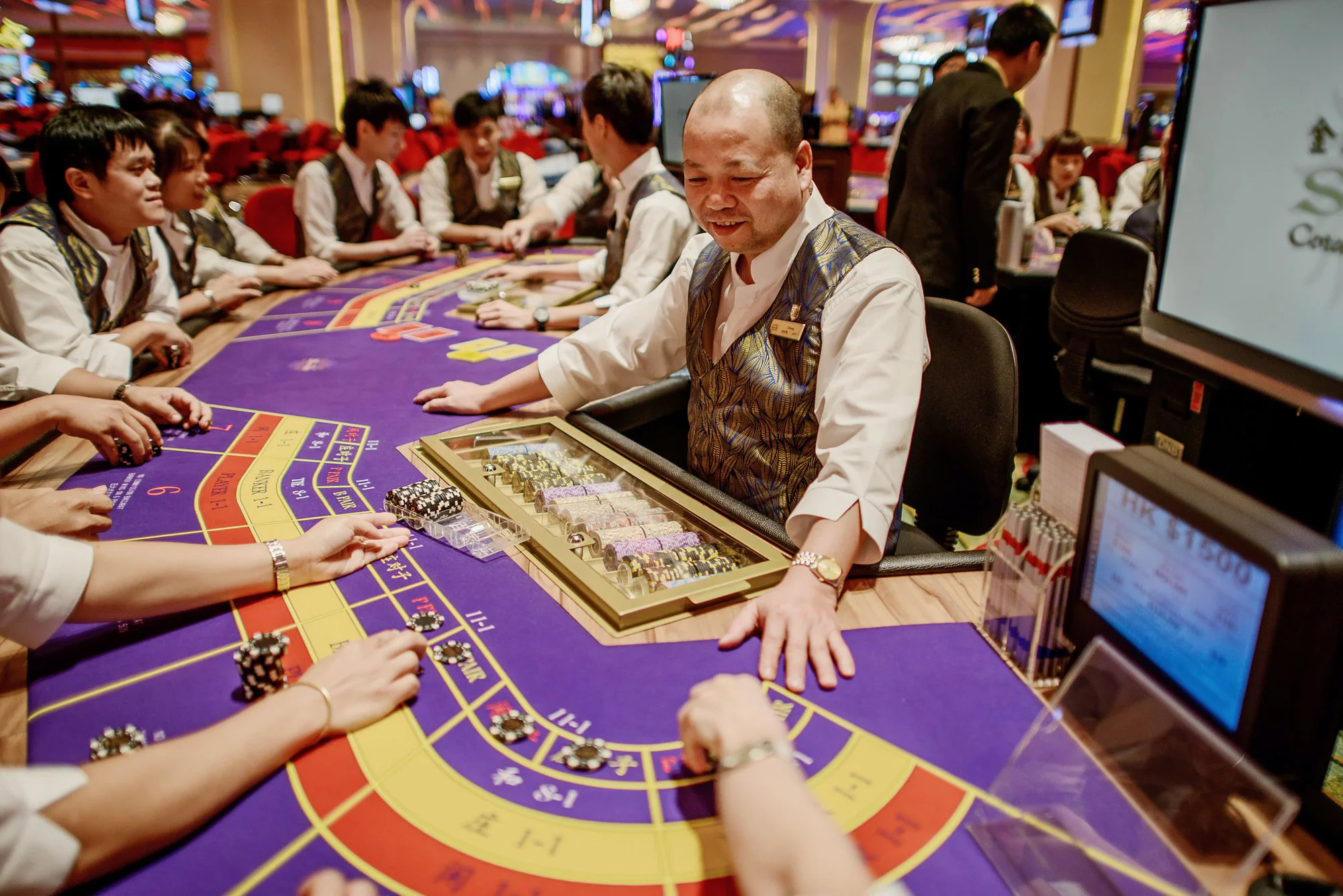 khac biet casino truyen thong va live casino